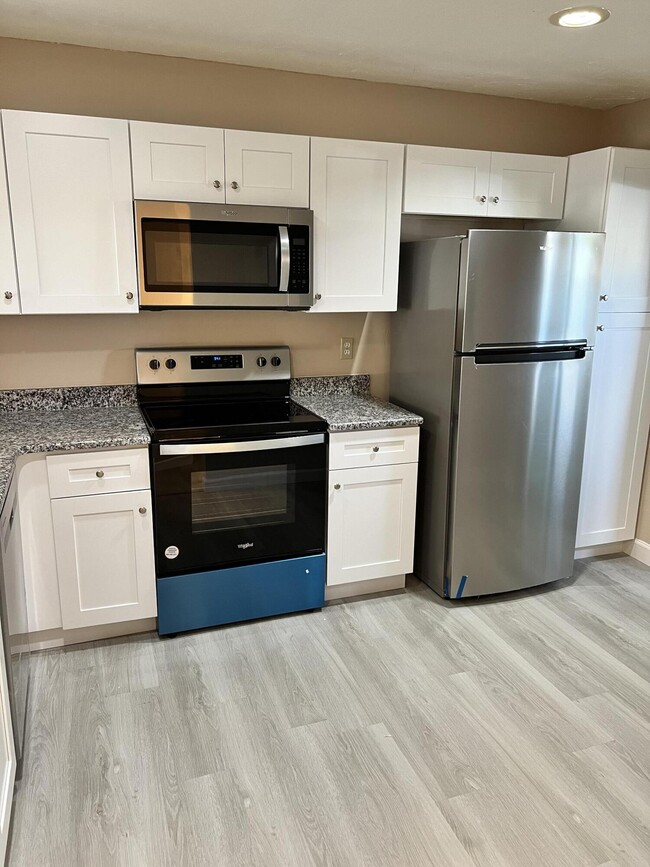 Building Photo - 5845 Dream Ct