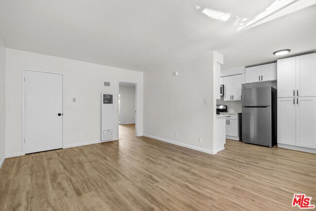 Foto del edificio - 7825 W Manchester Ave
