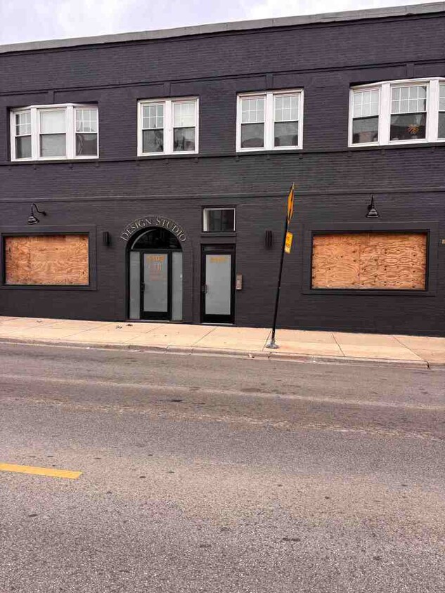 Foto principal - 5107 W Montrose Ave