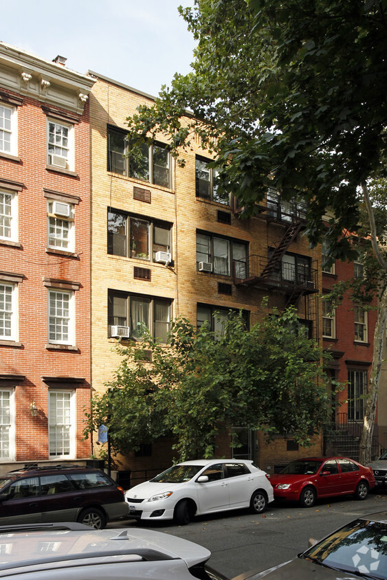 Primary Photo - 240 E 32nd St