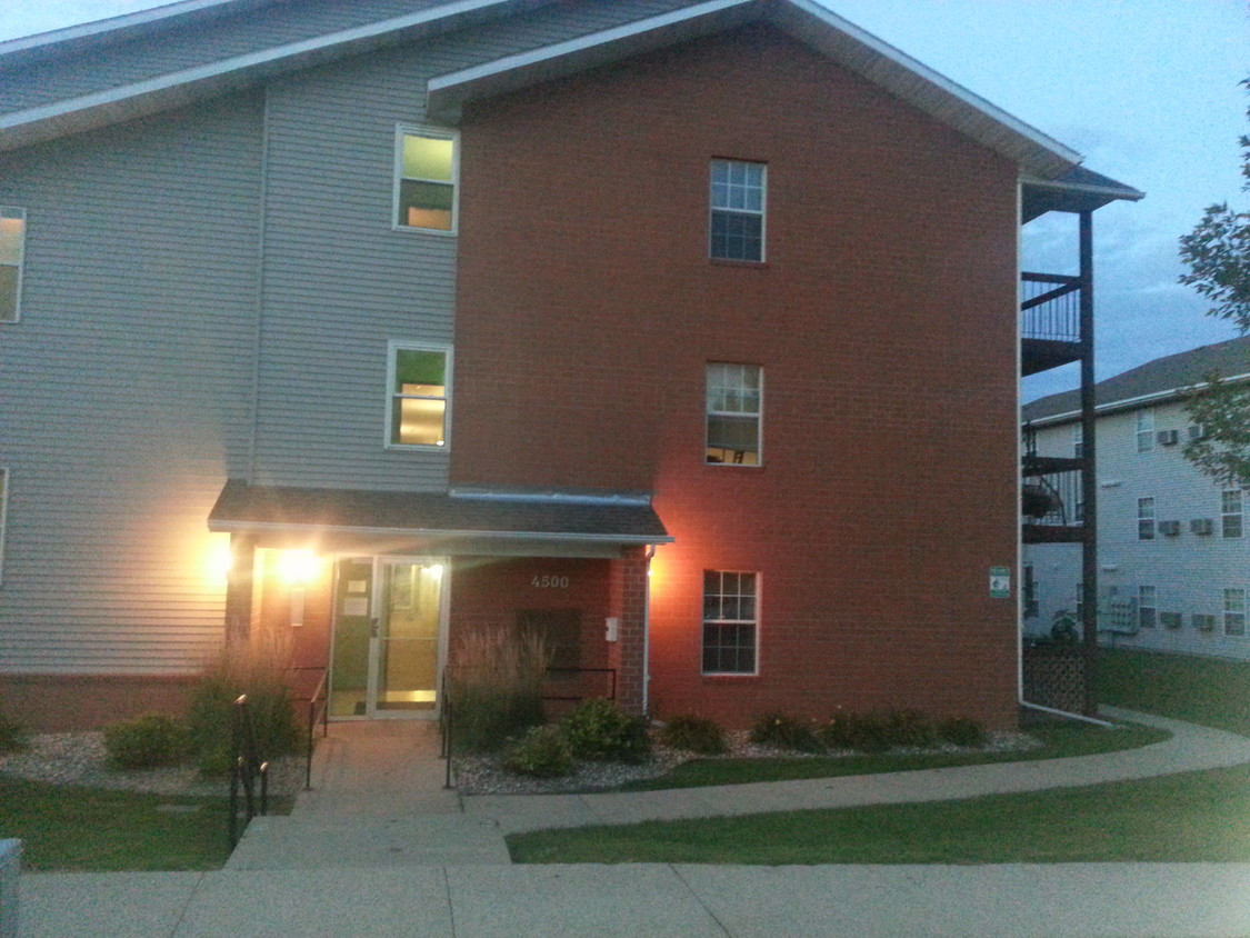 Primary Photo - 4500 E 16th St