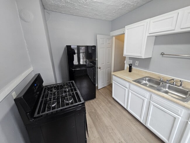 Foto del edificio - 10602 Earle Ave