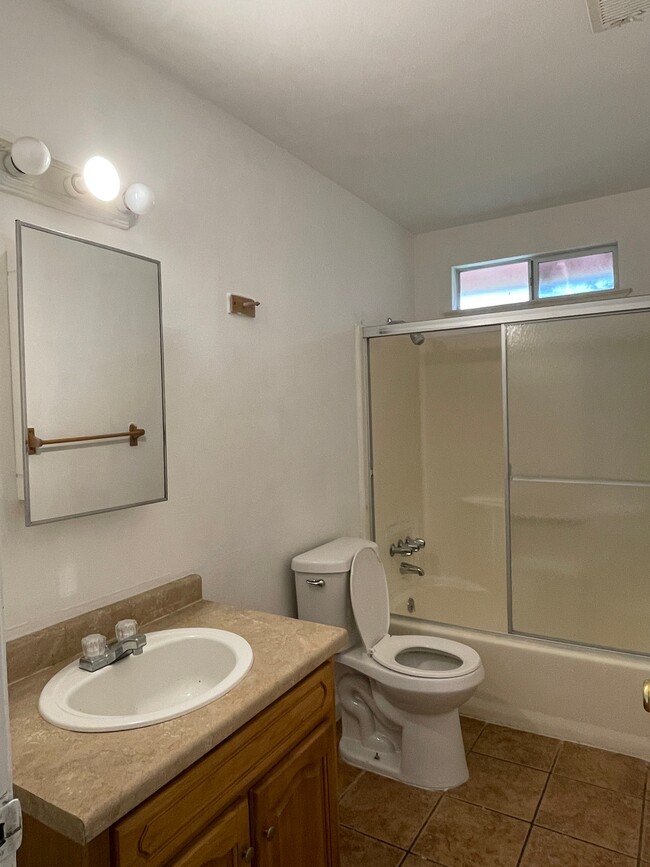 Building Photo - 1204 N Divisadero St