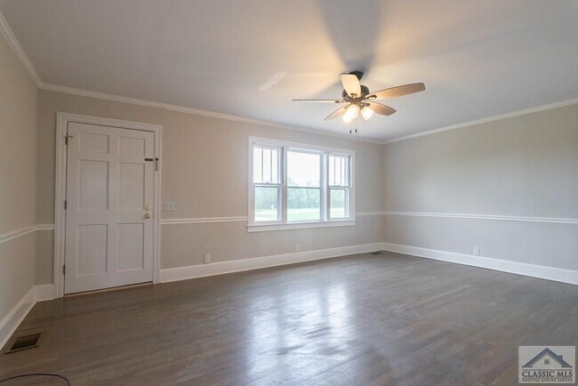 Foto del edificio - 243 Mitchell Farm Rd