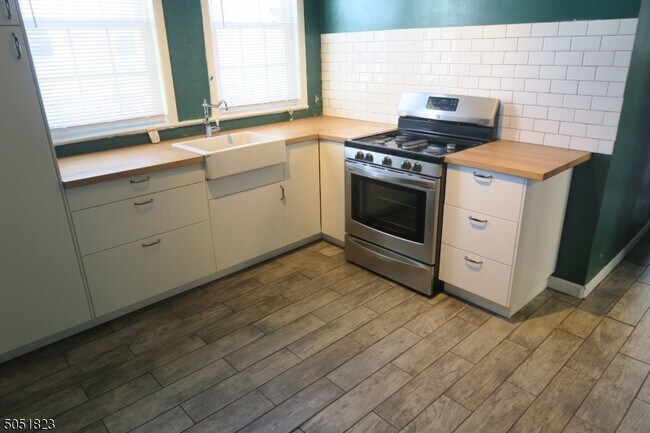 Foto del edificio - 41-43 Finlay Pl