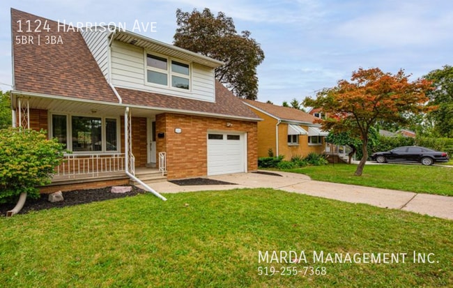Building Photo - SPACIOUS 5 BED/3 BATH - WEST END PLUS HYDR...