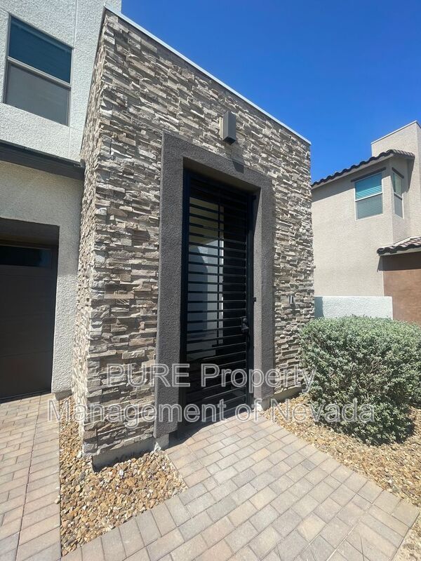 Foto del edificio - 520 Monarch Ridge Ct