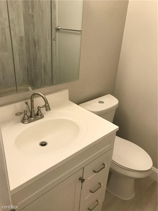 Building Photo - 4 br, 2.5 bath Townhome - 9811 NW 2nd Ct