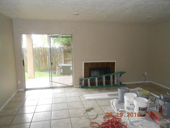 Foto del edificio - 11514 Meadow Ln