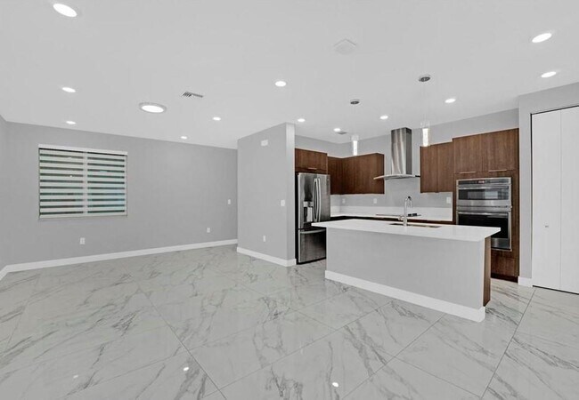 Building Photo - 10259 NW 66th St