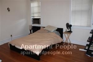 Foto del edificio - Lincoln Park Charm Convertible Studio