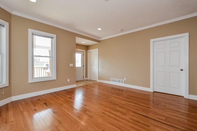 Foto del edificio - 422 Cadwell Ave NW