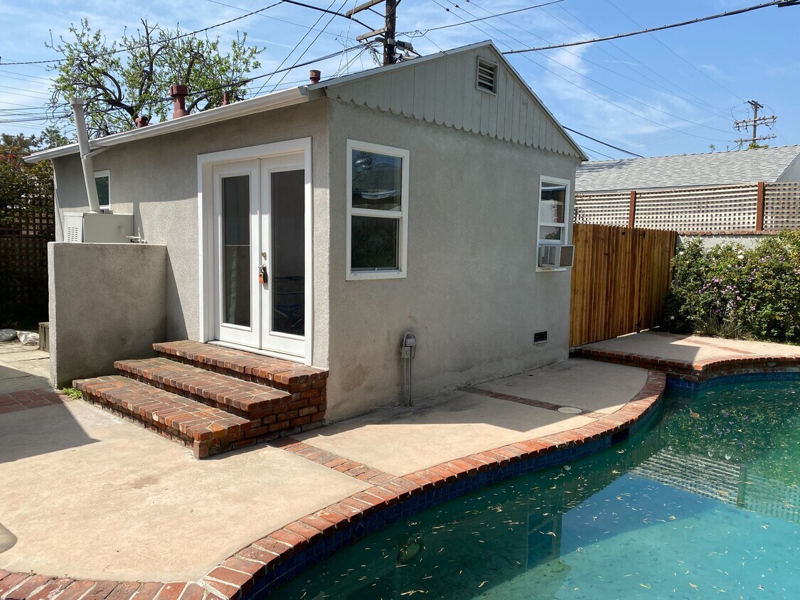Primary Photo - 5617 Denny Ave