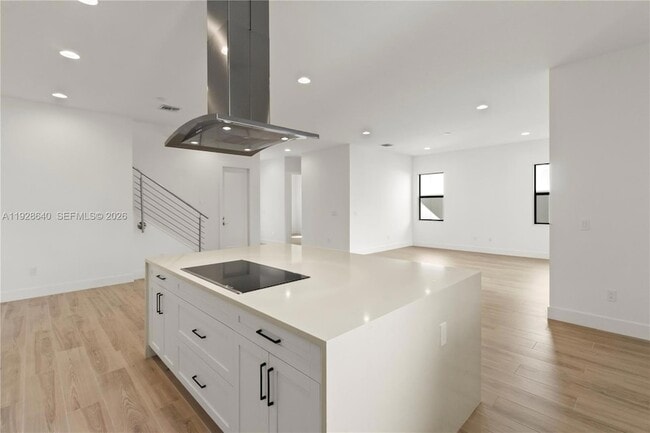 Building Photo - 1419 SW 23rd St