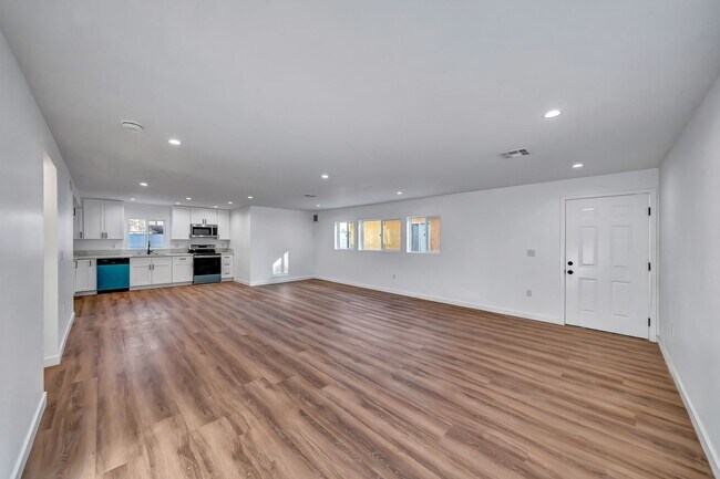 Foto del edificio - 11845 Hamlin St