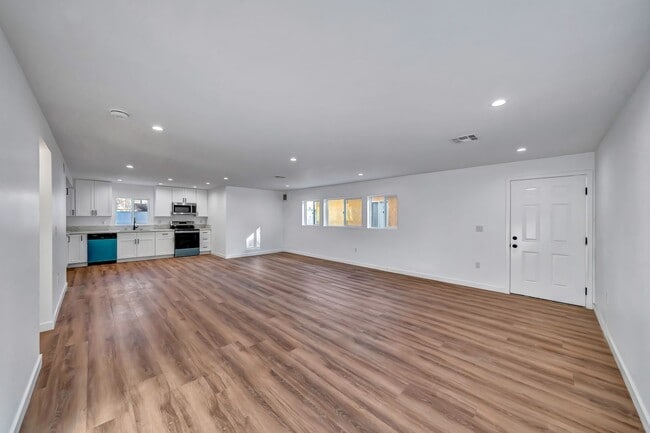 Building Photo - 11845 Hamlin St