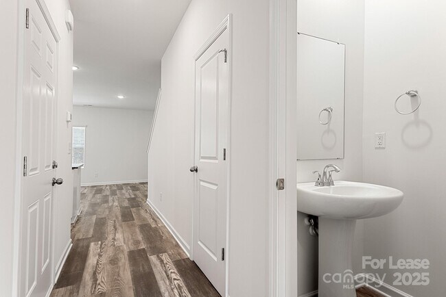 Foto del edificio - 110 Blakeslee Ct