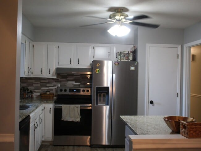 Building Photo - 8626 Surry Cir