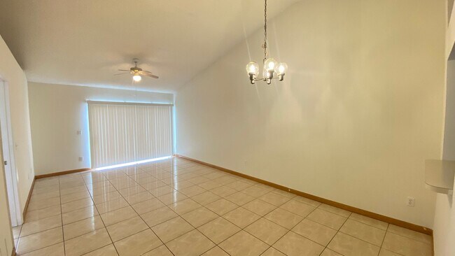 Building Photo - 3 Bedroom, 2 Bath in Island Cove!