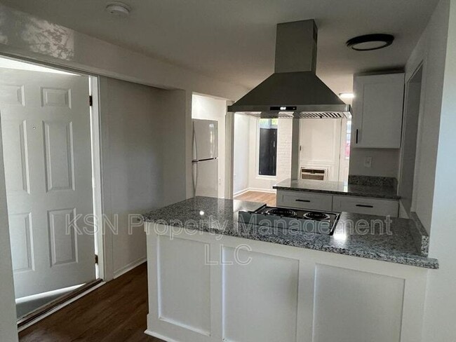 Building Photo - 1011 E 39th St