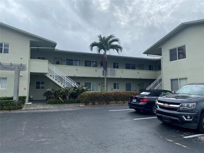 Building Photo - 578 NE 20th St