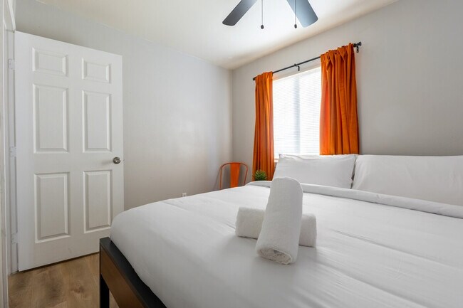 Foto del edificio - 6302 Manor Rd