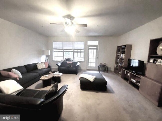 Building Photo - 525 Timberlake Dr