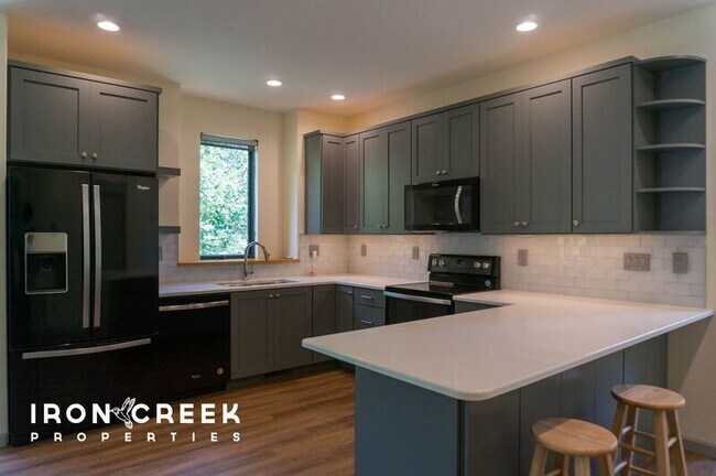 Foto del edificio - 11 Hilltopia Rd