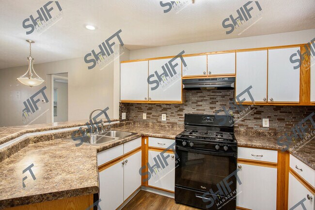 Foto del edificio - 3065 Poplar Creek - Updated Condo