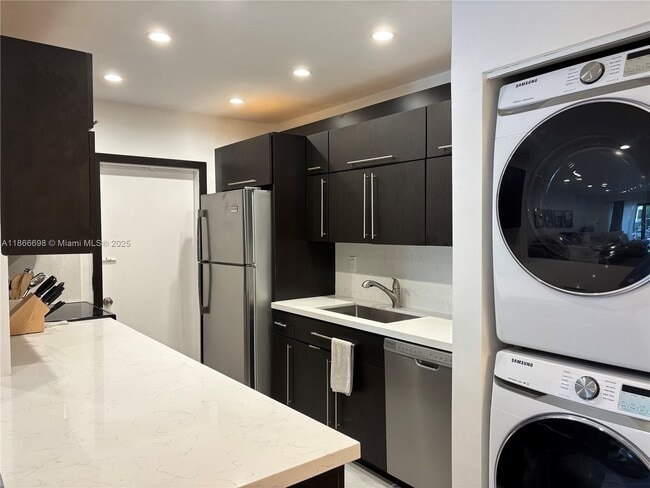 Foto del edificio - 7945 SW 104th St