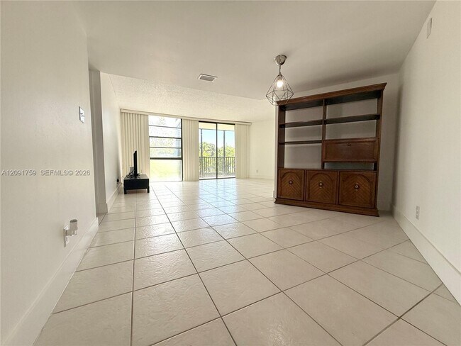 Foto del edificio - 3475 N Country Club Dr