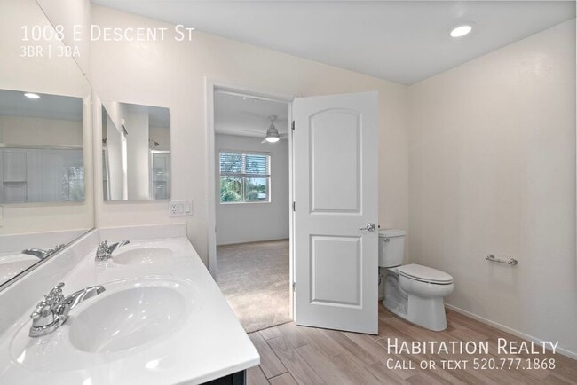 Building Photo - 1008 E Descent St