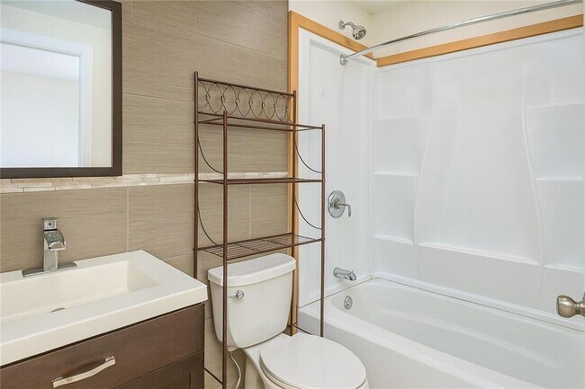 Building Photo - 1670 Linda Cir