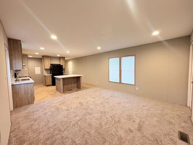 Building Photo - 10610 State Rte 762