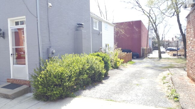 Building Photo - Charming townhouse in downtown Frederick a...