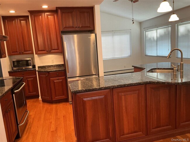 Foto del edificio - 4 Hitchcock Ln