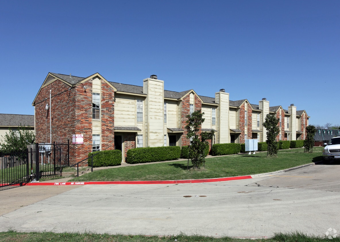 Building Photo - Fannidella Townhomes