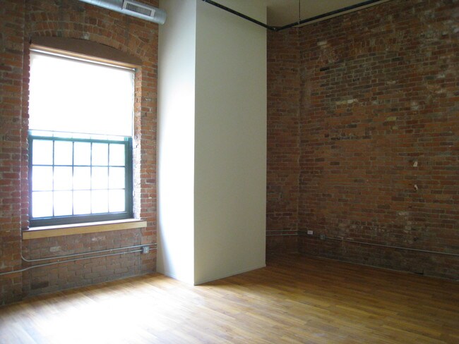 Building Photo - 6200 2nd Ave