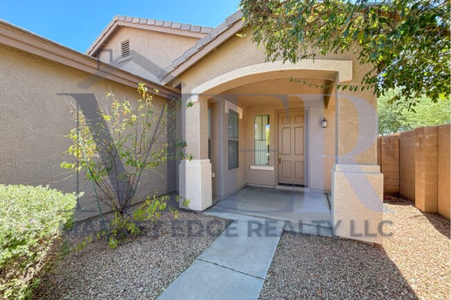 Foto del edificio - 4Bed/2Bath Furnished Home w/3 Car Garage! Move-In Ready on 05/28/2026! -- RV GATE!