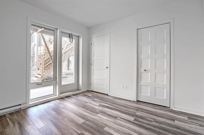 Photo du bâtiment - 4588 Rue La Perrière