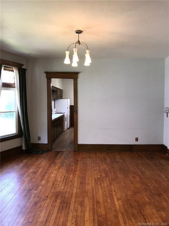 Building Photo - 573 Orange St