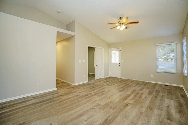 Foto del edificio - 1551 Covina Dr