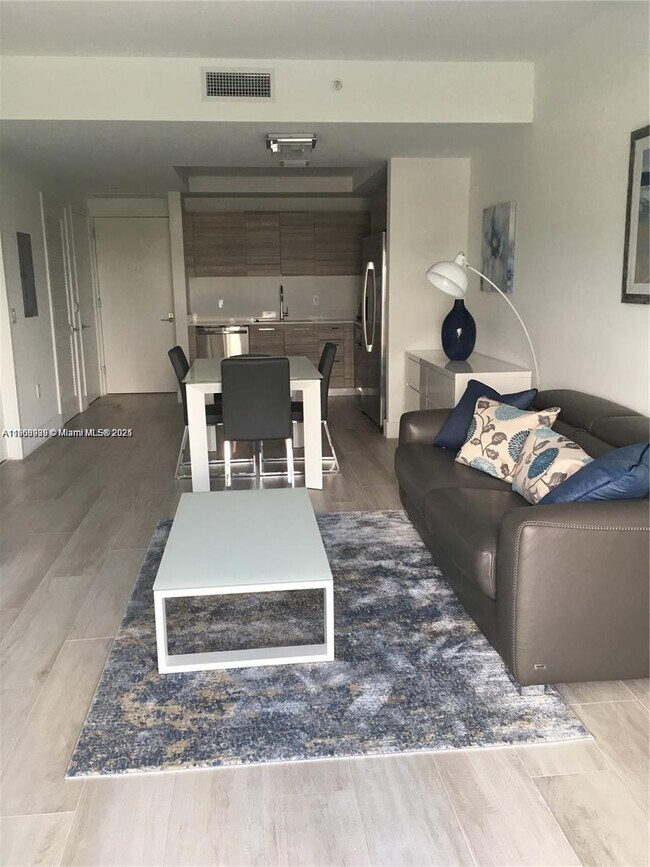 Foto del edificio - 121 NE 34th St