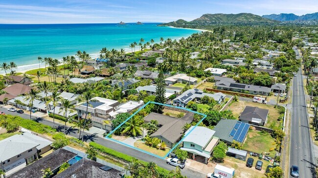 Building Photo - Large Kailua Beachside Home w/ beautiful y...