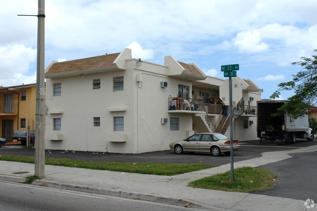Primary Photo - Metro Sun Apartments
