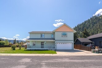 Building Photo - 317 Meadow Dr