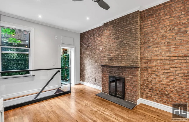 Building Photo - Hudson Street