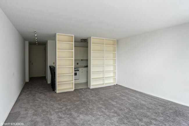 Foto del edificio - 2400 N Lakeview Ave