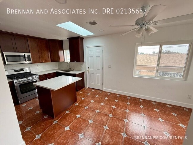 Building Photo - 2585 Deauville St