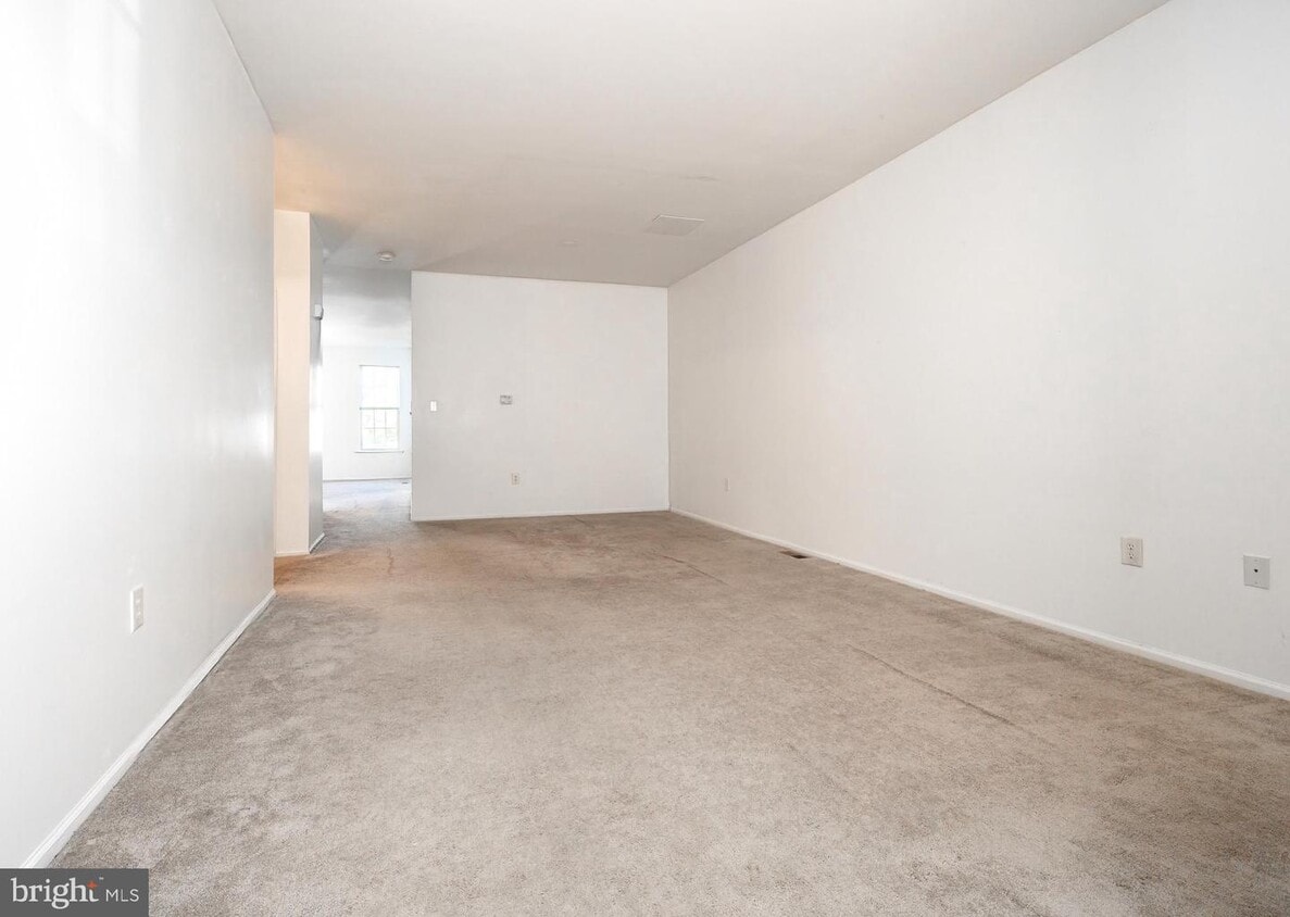 Primary Photo - 161 Rittenhouse Dr